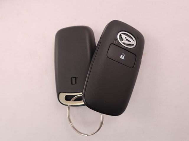 電子カードキーをポケットやバッグの中に入れておいたままでも、ブレーキを踏みながらボタンを押すだけで、スマートにエンジンスタートできます♪