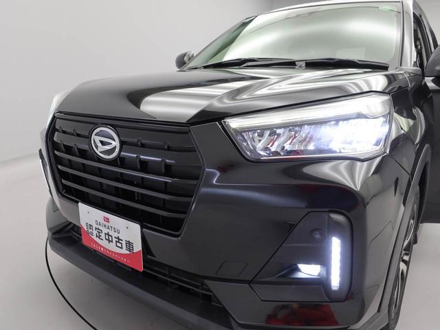 省電力のＬＥＤヘッドランプ。白く明るい光で夜間走行が安心。