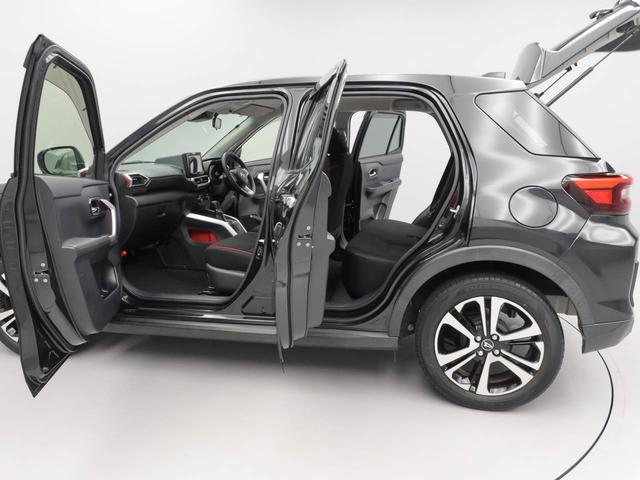 ４つのドアとも大きく開いてどのお席への乗り降りがしやすいです。