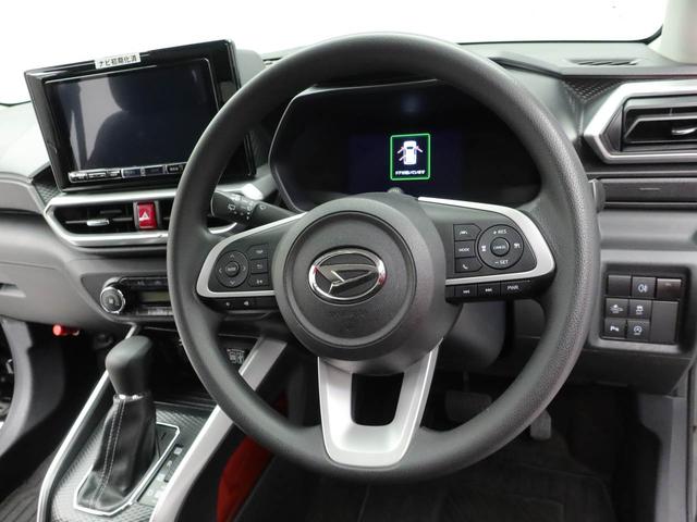 運転する方の体格に合わせてハンドルの高さを調整できるチルトステアリング。ぴったりの位置でハンドルを握れます。