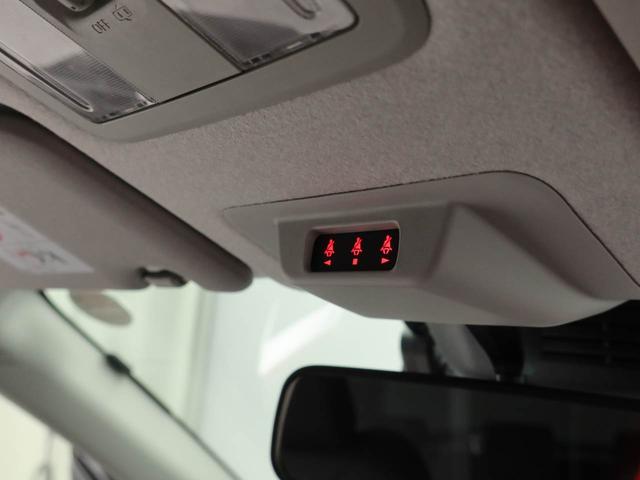 後席シートベルトの装着確認ランプ。安全確認してから出発です。