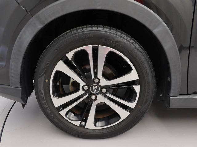 １７インチアルミホイール。大径タイヤながらハンドルの切れが良く街乗りもしやすいです。