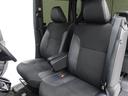 厚みがあって、座り心地のいいソファのようなシート。運転席も助手席もリラックスしてゆったりと座れます。