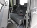厚みがあって、座り心地のいいソファのようなシート。運転席も助手席もリラックスしてゆったりと座れます。