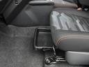 助手席シートアンダートレイ。車内の清掃道具など車には置いておきたいけど目につくところには置きたくない物の収納にぴったり。