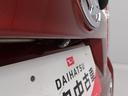 後退時に車両の後ろ側をモニター画面に表示します。車庫入れなどでバックする際に後方確認ができて便利です。車庫入れが苦手な人もこれで安心。