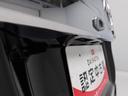 後退時に車両の後ろ側をモニター画面に表示します。車庫入れなどでバックする際に後方確認ができて便利です。車庫入れが苦手な人もこれで安心。