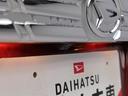 後退時に車両の後ろ側をモニター画面に表示します。車庫入れなどでバックする際に後方確認ができて便利です。車庫入れが苦手な人もこれで安心。