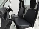 乗り降りも運転もしやすい快適な室内空間。撥水フルファブリックシートで上質感があり汚れてもサッと水拭きできるシートです。