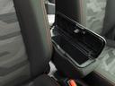 運転席と助手席の間には、蓋付きタイプのコンソールボックス。肘掛けにもなるので、便利です。