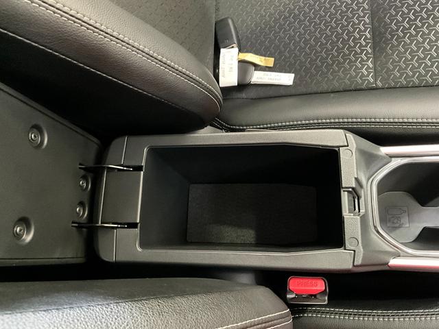 ロッキー プレミアムＧ　ＨＥＶ　スムースグレーマイカＭ　ディスプレイオーディオ　クルーズコントロール　コーナーセンサー　スマートアシスト　パノラマモニター　アダプティブＬＥＤヘッドランプ　フォグランプ　キーフリー　電動パーキング（17枚目）