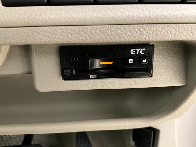 アルトラパン モード　ナビ　バックカメラ　ＥＴＣ　シートヒーター　キーフリ　ナビ　バックカメラ　ＥＴＣ　シートヒーター　アイドリングストップ　プッシュボタンスタート　キーフリー　ベンチシート　オートエアコン　オートライト　アルミホイール　ＬＥＤヘッドランプ　デュアルエアバッグ（5枚目）