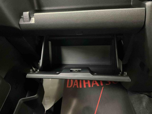 ハイゼットカーゴ ＤＸ　４ＷＤ　キーレスエントリー　オートライト　両側スライド　４ＷＤ　エアコン　パワステ　フロントパワーウィンドウ　キーレスエントリー　オートエアコン　ラジオ　スマートアシスト　デュアルエアバッグ　ＡＢＳ　安全ボディ　横滑り防止システム　両側スライドドア（11枚目）