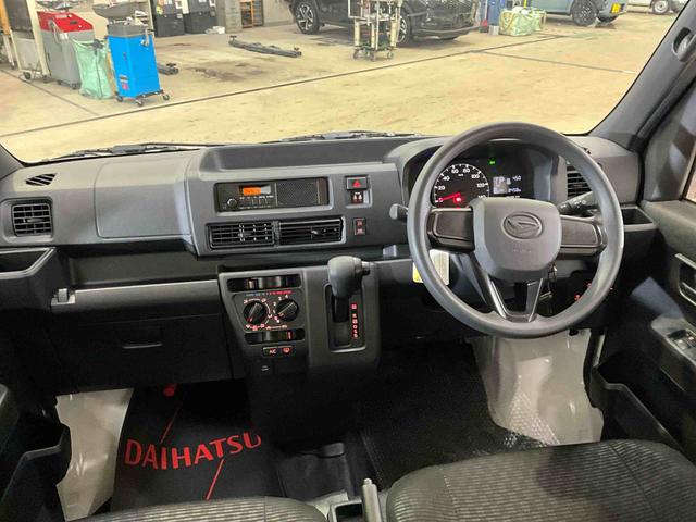 ハイゼットカーゴ ＤＸ　４ＷＤ　キーレスエントリー　オートライト　両側スライド　４ＷＤ　エアコン　パワステ　フロントパワーウィンドウ　キーレスエントリー　オートエアコン　ラジオ　スマートアシスト　デュアルエアバッグ　ＡＢＳ　安全ボディ　横滑り防止システム　両側スライドドア（18枚目）