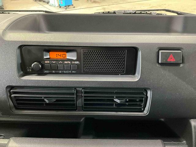 ハイゼットトラック ジャンボスタンダード　４ＷＤ　ＡＭ／ＦＭチューナー　ＡＢＳ　ジャンボ　スタンダード　４ＷＤ　ＡＭ／ＦＭチューナー　ＡＢＳ　被害軽減ブレーキ　代車　ワンオーナー　高年式　低走行　運転席助手席エアバッグ（3枚目）