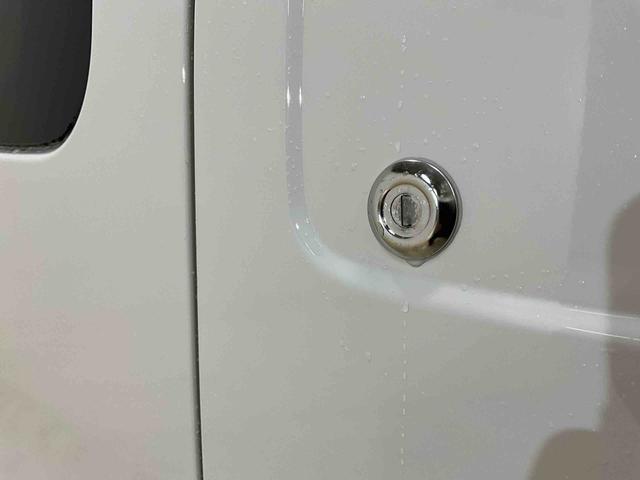 ハイゼットトラック ジャンボスタンダード　４ＷＤ　ＡＭ／ＦＭチューナー　ＡＢＳ　ジャンボ　スタンダード　４ＷＤ　ＡＭ／ＦＭチューナー　ＡＢＳ　被害軽減ブレーキ　代車　ワンオーナー　高年式　低走行　運転席助手席エアバッグ（12枚目）