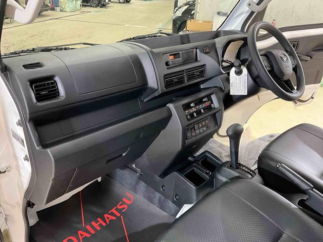 ハイゼットトラック ジャンボスタンダード　４ＷＤ　ＡＭ／ＦＭチューナー　ＡＢＳ　ジャンボ　スタンダード　４ＷＤ　ＡＭ／ＦＭチューナー　ＡＢＳ　被害軽減ブレーキ　代車　ワンオーナー　高年式　低走行　運転席助手席エアバッグ（17枚目）