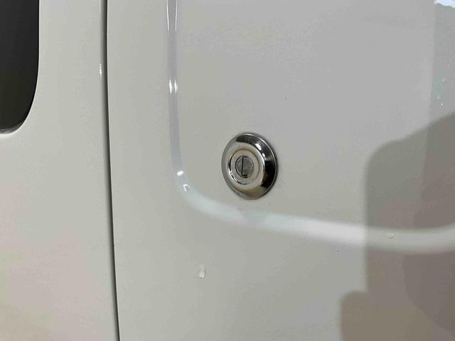 ハイゼットトラック ジャンボスタンダードＵＶカットガラス　ラジオ付き　ラジオ付き　ＵＶカットガラス　カップホルダー　助手席シートバックポケット　センタートレイ　スペアタイヤ　スマートアシスト　デュアルエアバッグ　ＡＢＳ　安全ボディ　オートライト　アイドリングストップ（12枚目）