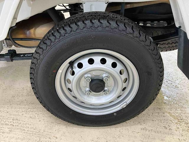 ハイゼットトラック ジャンボスタンダードＵＶカットガラス　ラジオ付き　ラジオ付き　ＵＶカットガラス　カップホルダー　助手席シートバックポケット　センタートレイ　スペアタイヤ　スマートアシスト　デュアルエアバッグ　ＡＢＳ　安全ボディ　オートライト　アイドリングストップ（35枚目）