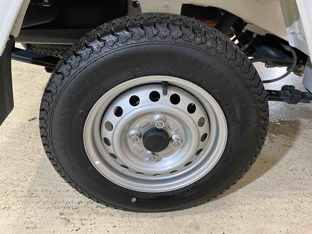 ハイゼットトラック ジャンボスタンダードＵＶカットガラス　ラジオ付き　ラジオ付き　ＵＶカットガラス　カップホルダー　助手席シートバックポケット　センタートレイ　スペアタイヤ　スマートアシスト　デュアルエアバッグ　ＡＢＳ　安全ボディ　オートライト　アイドリングストップ（36枚目）
