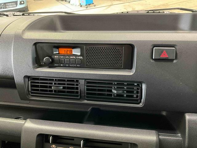 ハイゼットトラック ジャンボスタンダード　ワンオーナー　衝突軽減ブレーキ　認定中古車　ＡＭ／ＦＭラジオ　４ＷＤ　エアコン　パワステ　ＣＶＴ　ジャンボ（3枚目）