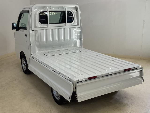 ハイゼットトラック スタンダード　４ＷＤ　ＣＶＴ車　ナビ　バックカメラ　ＥＴＣ　ＣＶＴ車　４ＷＤ　純正ナビ　バックカメラ　ＥＴＣ　コーナーセンサー　ＴＶ　Ｂｌｕｅｔｏｏｔｈ　３方開　ヘッドライトレべライザー　スペアタイヤ　アクセサリーソケット　オートマチックハイビーム（16枚目）