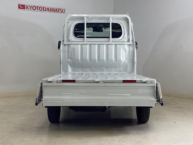 ハイゼットトラック スタンダード　４ＷＤ　ＣＶＴ車　ナビ　バックカメラ　ＥＴＣ　ＣＶＴ車　４ＷＤ　純正ナビ　バックカメラ　ＥＴＣ　コーナーセンサー　ＴＶ　Ｂｌｕｅｔｏｏｔｈ　３方開　ヘッドライトレべライザー　スペアタイヤ　アクセサリーソケット　オートマチックハイビーム（17枚目）