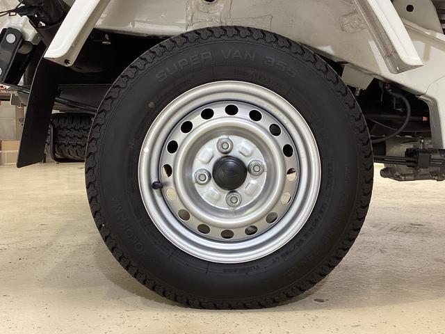 ハイゼットトラック スタンダード　４ＷＤ　ＣＶＴ車　ナビ　バックカメラ　ＥＴＣ　ＣＶＴ車　４ＷＤ　純正ナビ　バックカメラ　ＥＴＣ　コーナーセンサー　ＴＶ　Ｂｌｕｅｔｏｏｔｈ　３方開　ヘッドライトレべライザー　スペアタイヤ　アクセサリーソケット　オートマチックハイビーム（64枚目）