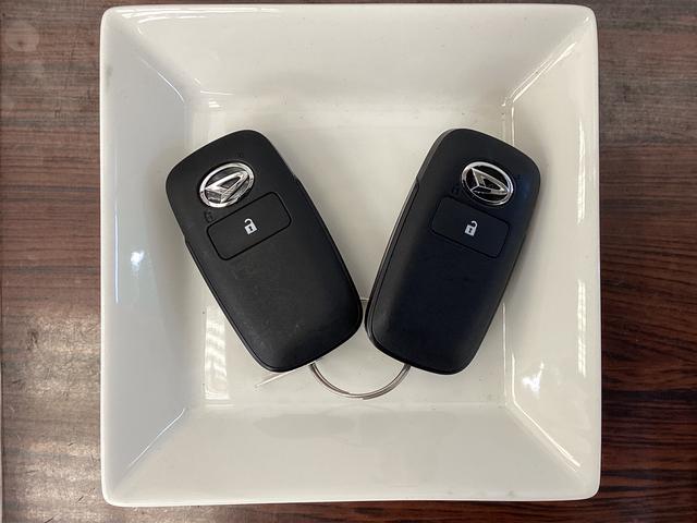 ハイゼットカーゴ クルーズターボ　４ＷＤ　ＣＶＴ　バックカメラ　スマートキー　４ＷＤ　ＣＶＴ　バックカメラ　前後コーナーセンサー　スマートキー　両側スライドドア　ＵＳＢ接続　オートライト　オートマチックハイビーム　電動格納ドアミラー　ドアバイザー　マニュアルエアコン（12枚目）