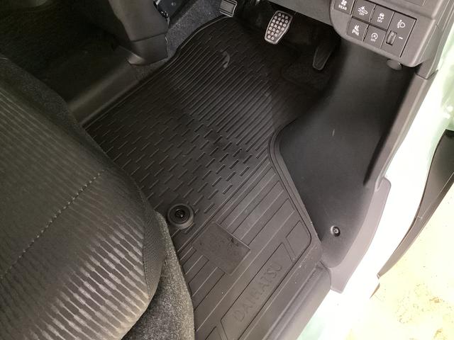 ハイゼットカーゴ クルーズターボ　４ＷＤ　ＣＶＴ　バックカメラ　スマートキー　４ＷＤ　ＣＶＴ　バックカメラ　前後コーナーセンサー　スマートキー　両側スライドドア　ＵＳＢ接続　オートライト　オートマチックハイビーム　電動格納ドアミラー　ドアバイザー　マニュアルエアコン（20枚目）