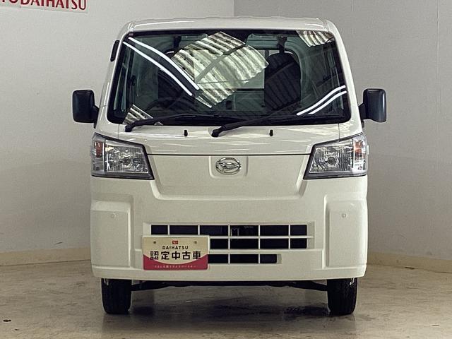 ハイゼットトラック スタンダード　ワンオーナー　４ＷＤ　ＣＶＴ車　３方開　ラジオ　ワンオーナー　４ＷＤ　ＣＶＴ車　ラジオ　３方開　ヘッドライトレべライザー　アクセサリーソケット　マニュアルエアコン　スペアタイヤ　バッテリーカバー　クリアランスソナー　キーレスエントリー　オートライト（5枚目）