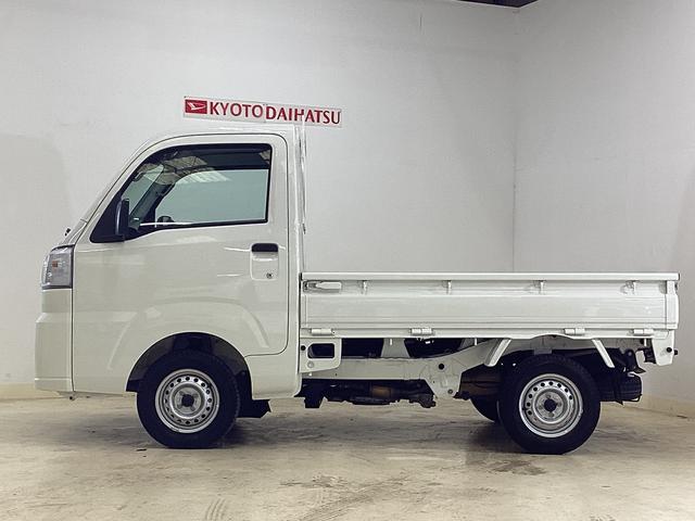 ハイゼットトラック スタンダード　ワンオーナー　４ＷＤ　ＣＶＴ車　３方開　ラジオ　ワンオーナー　４ＷＤ　ＣＶＴ車　ラジオ　３方開　ヘッドライトレべライザー　アクセサリーソケット　マニュアルエアコン　スペアタイヤ　バッテリーカバー　クリアランスソナー　キーレスエントリー　オートライト（9枚目）
