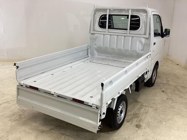 ハイゼットトラック スタンダード　ワンオーナー　４ＷＤ　ＣＶＴ車　３方開　ラジオ　ワンオーナー　４ＷＤ　ＣＶＴ車　ラジオ　３方開　ヘッドライトレべライザー　アクセサリーソケット　マニュアルエアコン　スペアタイヤ　バッテリーカバー　クリアランスソナー　キーレスエントリー　オートライト（23枚目）