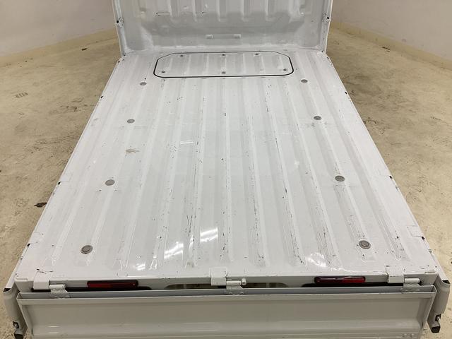 ハイゼットトラック スタンダード　ワンオーナー　４ＷＤ　ＣＶＴ車　３方開　ラジオ　ワンオーナー　４ＷＤ　ＣＶＴ車　ラジオ　３方開　ヘッドライトレべライザー　アクセサリーソケット　マニュアルエアコン　スペアタイヤ　バッテリーカバー　クリアランスソナー　キーレスエントリー　オートライト（25枚目）