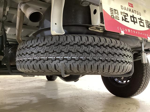 ハイゼットトラック スタンダード　ワンオーナー　４ＷＤ　ＣＶＴ車　３方開　ラジオ　ワンオーナー　４ＷＤ　ＣＶＴ車　ラジオ　３方開　ヘッドライトレべライザー　アクセサリーソケット　マニュアルエアコン　スペアタイヤ　バッテリーカバー　クリアランスソナー　キーレスエントリー　オートライト（26枚目）