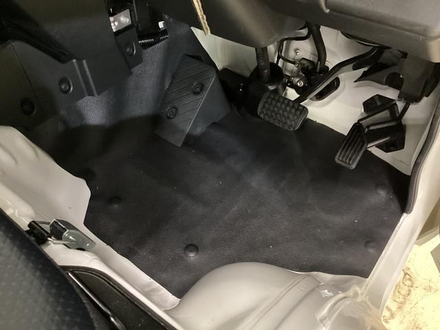 ハイゼットトラック スタンダード　ワンオーナー　４ＷＤ　ＣＶＴ車　３方開　ラジオ　ワンオーナー　４ＷＤ　ＣＶＴ車　ラジオ　３方開　ヘッドライトレべライザー　アクセサリーソケット　マニュアルエアコン　スペアタイヤ　バッテリーカバー　クリアランスソナー　キーレスエントリー　オートライト（55枚目）