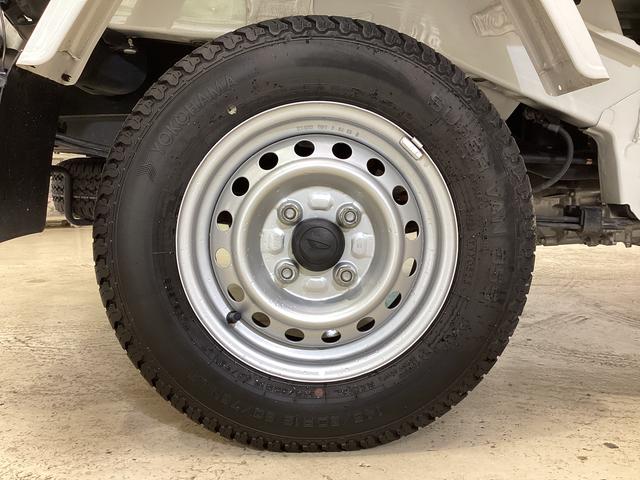 ハイゼットトラック スタンダード　ワンオーナー　４ＷＤ　ＣＶＴ車　３方開　ラジオ　ワンオーナー　４ＷＤ　ＣＶＴ車　ラジオ　３方開　ヘッドライトレべライザー　アクセサリーソケット　マニュアルエアコン　スペアタイヤ　バッテリーカバー　クリアランスソナー　キーレスエントリー　オートライト（56枚目）