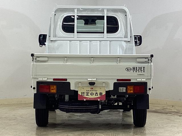 ハイゼットトラック スタンダード 届出済み未使用車 4WD CVT エアコン 切替式4WD CVT 3方開 ヘッドライトレべライザー オートライト オートマチックハイビーム アクセサリーソケット スマートアシスト 電動格納ミラー マニュアルエアコン パワステ バッテリーカバー(13枚目)