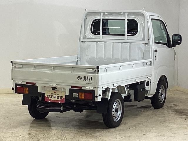 ハイゼットトラック スタンダード 届出済み未使用車 4WD CVT エアコン 切替式4WD CVT 3方開 ヘッドライトレべライザー オートライト オートマチックハイビーム アクセサリーソケット スマートアシスト 電動格納ミラー マニュアルエアコン パワステ バッテリーカバー(14枚目)