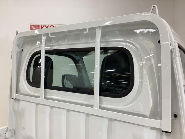 ハイゼットトラック スタンダード 届出済み未使用車 4WD CVT エアコン 切替式4WD CVT 3方開 ヘッドライトレべライザー オートライト オートマチックハイビーム アクセサリーソケット スマートアシスト 電動格納ミラー マニュアルエアコン パワステ バッテリーカバー(23枚目)