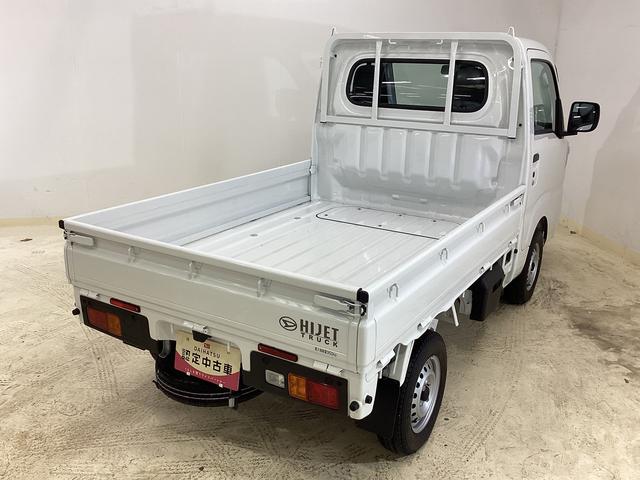 ハイゼットトラック スタンダード 届出済み未使用車 4WD CVT エアコン 切替式4WD CVT 3方開 ヘッドライトレべライザー オートライト オートマチックハイビーム アクセサリーソケット スマートアシスト 電動格納ミラー マニュアルエアコン パワステ バッテリーカバー(24枚目)