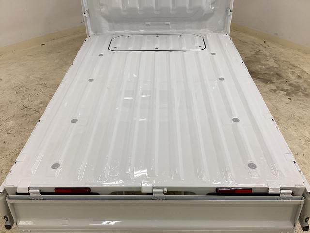 ハイゼットトラック スタンダード 届出済み未使用車 4WD CVT エアコン 切替式4WD CVT 3方開 ヘッドライトレべライザー オートライト オートマチックハイビーム アクセサリーソケット スマートアシスト 電動格納ミラー マニュアルエアコン パワステ バッテリーカバー(27枚目)