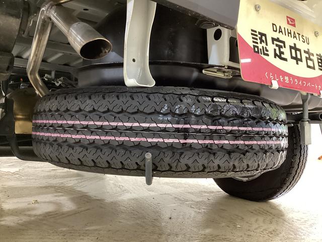 ハイゼットトラック スタンダード 届出済み未使用車 4WD CVT エアコン 切替式4WD CVT 3方開 ヘッドライトレべライザー オートライト オートマチックハイビーム アクセサリーソケット スマートアシスト 電動格納ミラー マニュアルエアコン パワステ バッテリーカバー(28枚目)