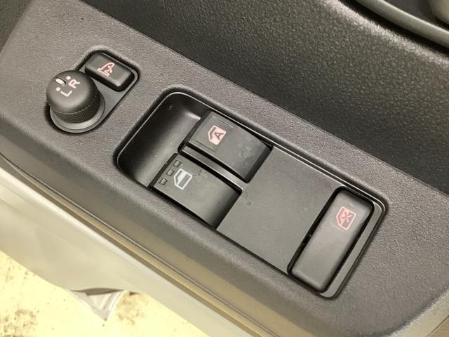 ハイゼットトラック スタンダード 届出済み未使用車 4WD CVT エアコン 切替式4WD CVT 3方開 ヘッドライトレべライザー オートライト オートマチックハイビーム アクセサリーソケット スマートアシスト 電動格納ミラー マニュアルエアコン パワステ バッテリーカバー(33枚目)