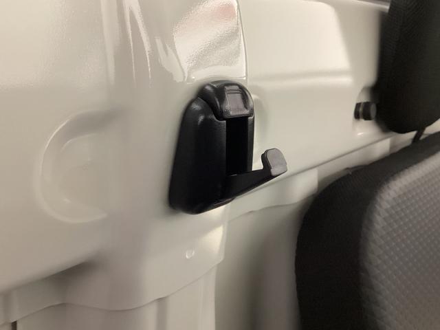 ハイゼットトラック スタンダード 届出済み未使用車 4WD CVT エアコン 切替式4WD CVT 3方開 ヘッドライトレべライザー オートライト オートマチックハイビーム アクセサリーソケット スマートアシスト 電動格納ミラー マニュアルエアコン パワステ バッテリーカバー(42枚目)