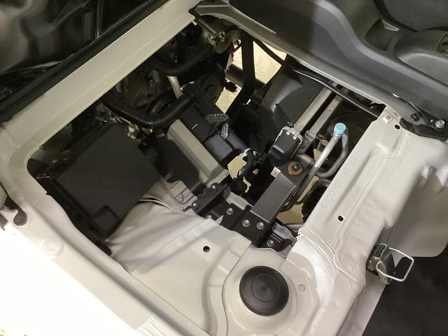 ハイゼットトラック スタンダード 届出済み未使用車 4WD CVT エアコン 切替式4WD CVT 3方開 ヘッドライトレべライザー オートライト オートマチックハイビーム アクセサリーソケット スマートアシスト 電動格納ミラー マニュアルエアコン パワステ バッテリーカバー(52枚目)