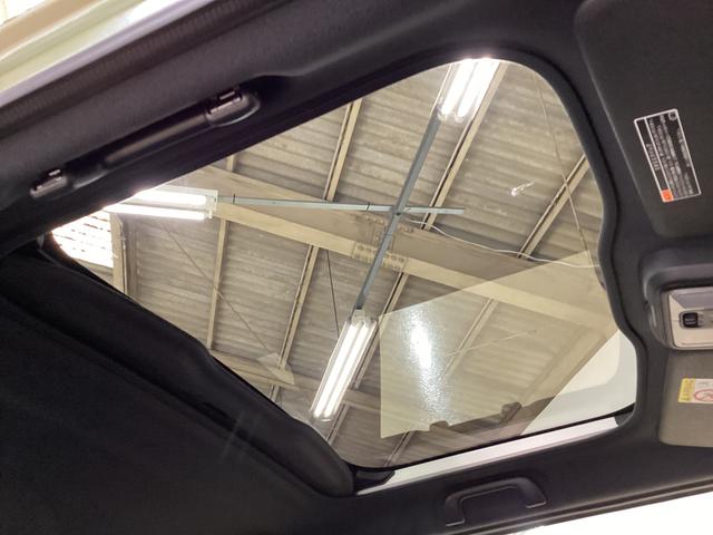 タフト G クロムベンチャー クルコン リアカメラ コーナーセンサー アダプティブクルーズコントロール リアカメラ 前後コーナーセンサー 前席シートヒーター スカイフィールトップ USBチャージャー オートマチックハイビーム 15インチ純正アルミホイール 電子パーキング(5枚目)