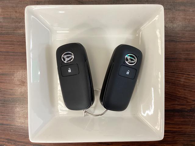 タフト G クロムベンチャー クルコン リアカメラ コーナーセンサー アダプティブクルーズコントロール リアカメラ 前後コーナーセンサー 前席シートヒーター スカイフィールトップ USBチャージャー オートマチックハイビーム 15インチ純正アルミホイール 電子パーキング(16枚目)