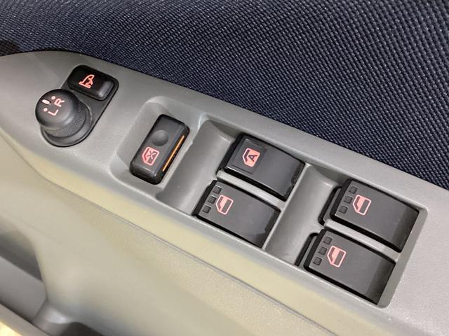 ムーヴ メモリアルエディション　ＣＤオーディオ　電格ウィンカーミラー　ＣＤオーディオ　スマートキー　スペアキー有り　電格ウィンカーミラー　ドアバイザー　ヘッドライトレベライザー　ベンチシート　フルホイールキャップ付き１４インチ純正スチールホイール　ハロゲンライト（35枚目）