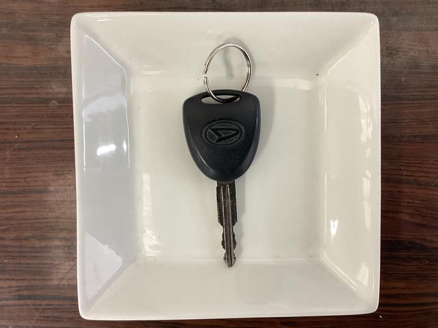 ミラココア ココアＸスペシャル　ワンオーナー　コーナーポール　ワンオーナー　電動格納ミラー　キーレスエントリー　マニュアルエアコン　ドアバイザー　ヘッドライトレべライザー　ベンチシート　ＡＢＳ　１３インチ純正スチールホイール　オーディオレス（15枚目）